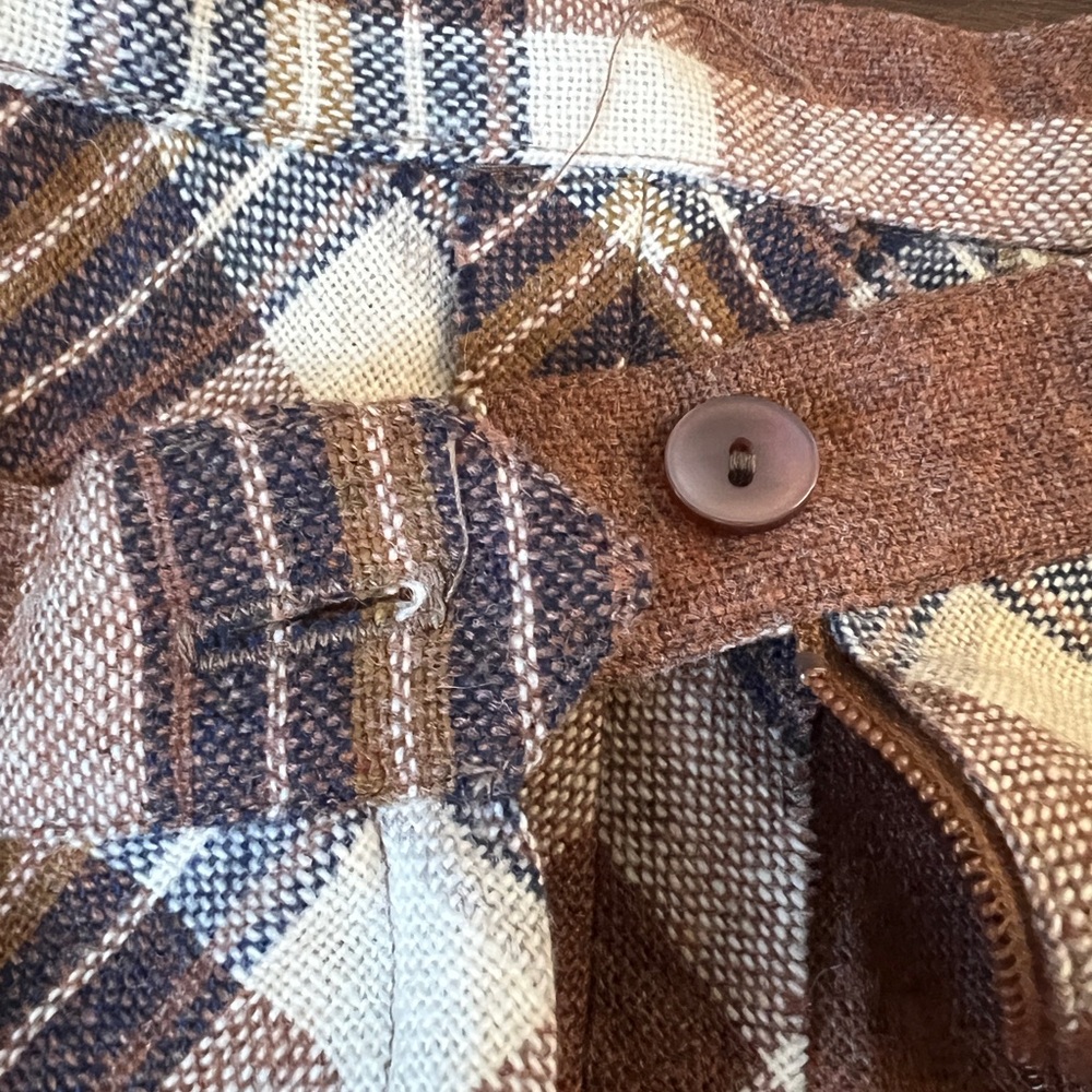 Vintage 1970s ILGWU-made Wool A-line Skirt - Size 11-12 - Picture 4 of 7